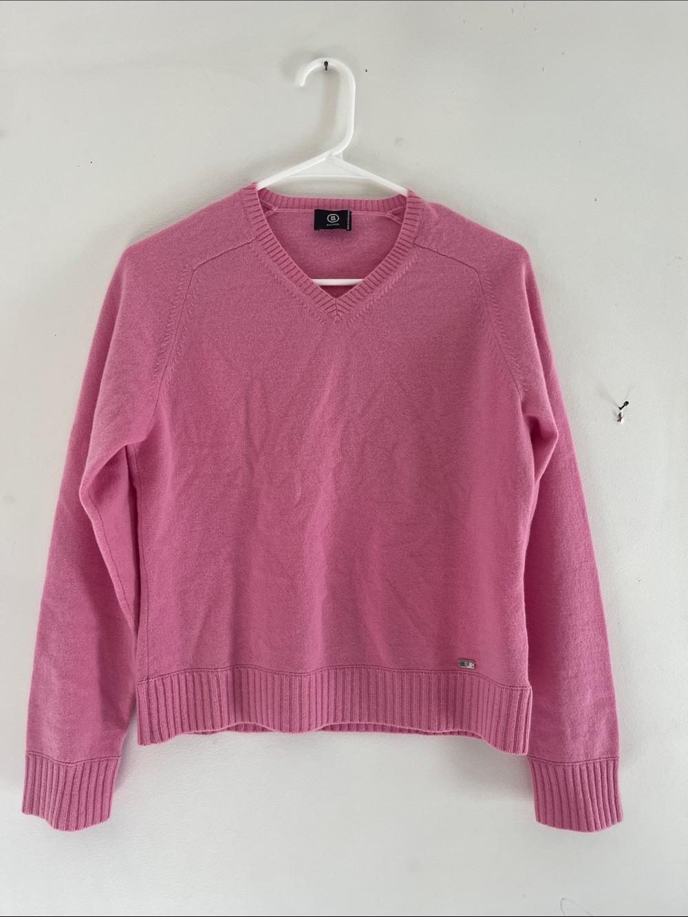 Bogner 100% cashmere Bright Pink V-Neck Sweater size 38 US 8